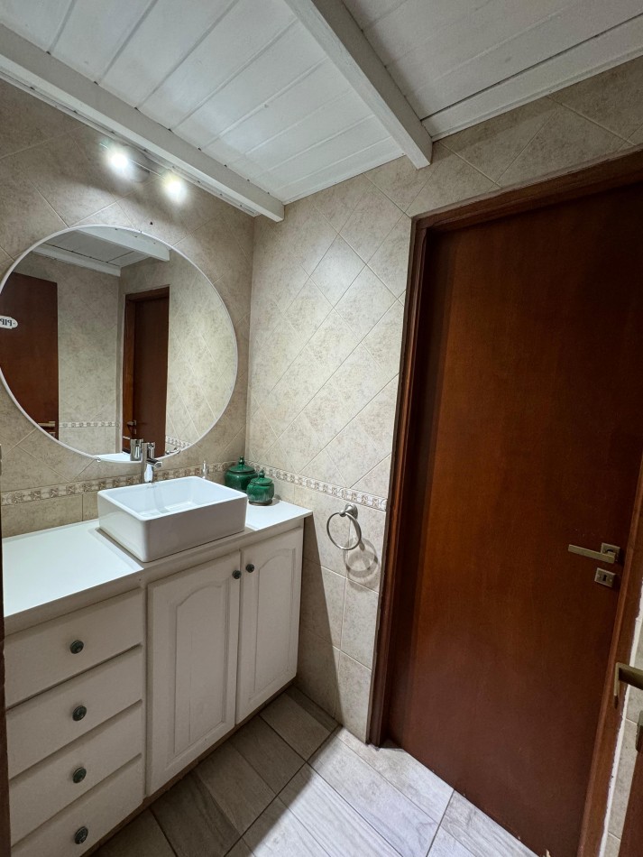CASA 4 AMBIENTES EN LOTE PROPIO CON PILETA CLIMATIZADA