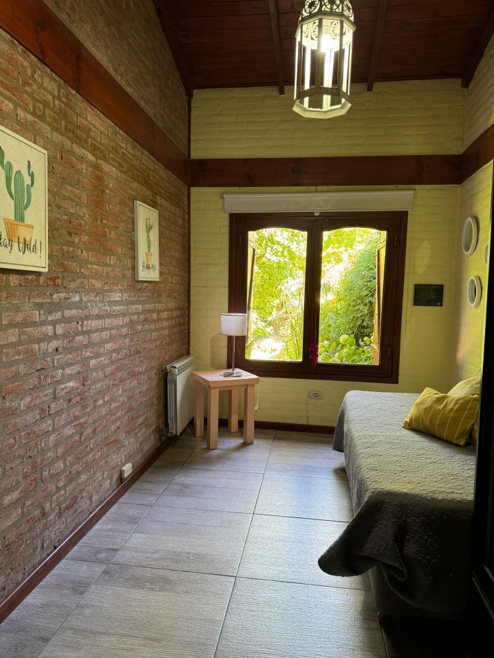 CASA 4 AMBIENTES EN LOTE PROPIO CON PILETA CLIMATIZADA