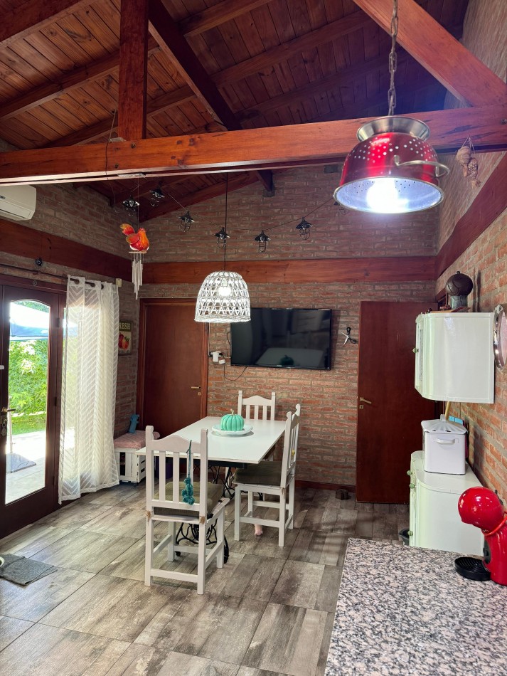 CASA 4 AMBIENTES EN LOTE PROPIO CON PILETA CLIMATIZADA