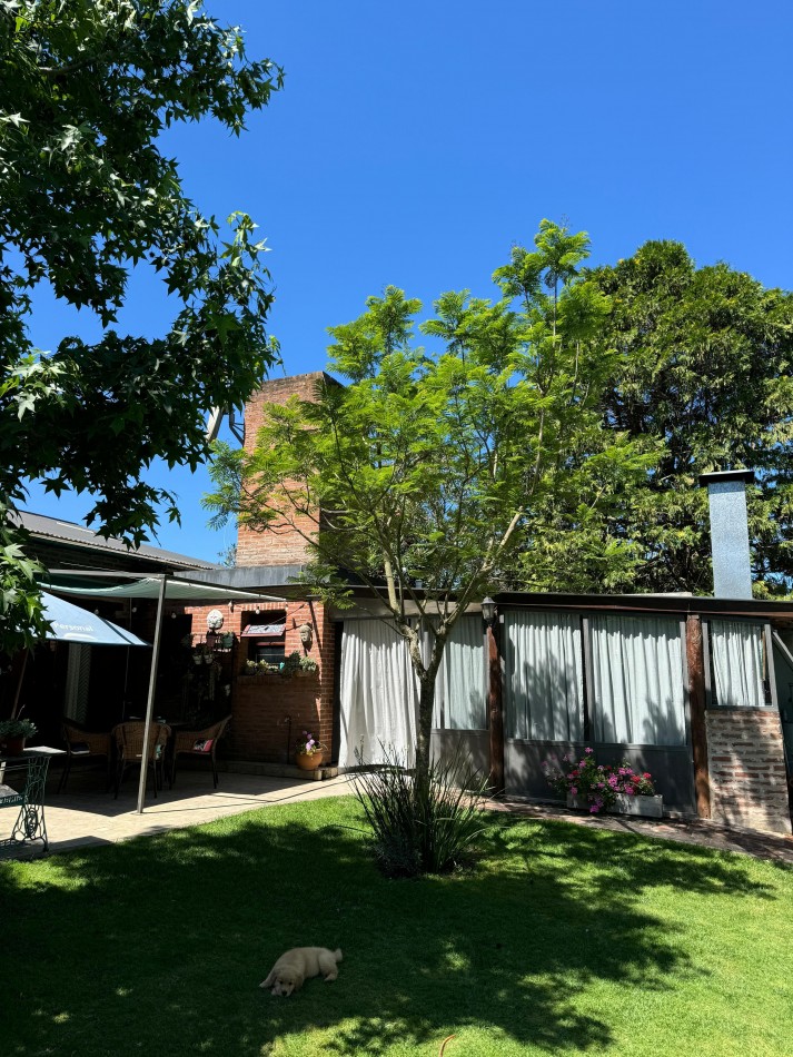 CASA 4 AMBIENTES EN LOTE PROPIO CON PILETA CLIMATIZADA