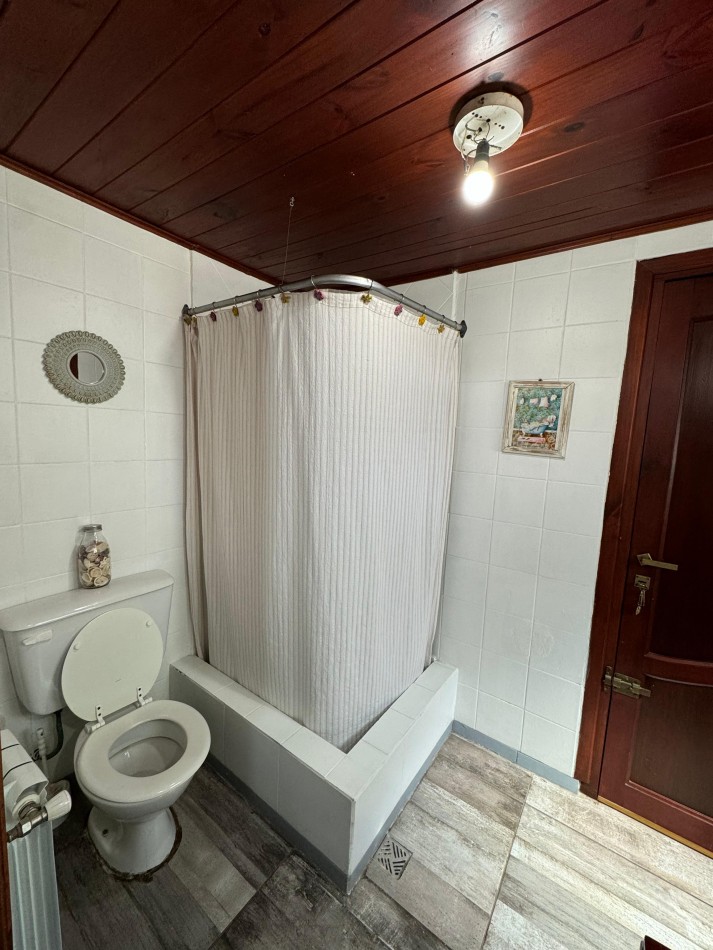 CASA 4 AMBIENTES EN LOTE PROPIO CON PILETA CLIMATIZADA