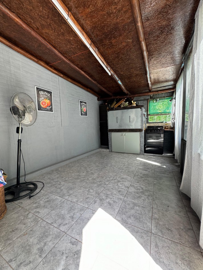 CASA 4 AMBIENTES EN LOTE PROPIO CON PILETA CLIMATIZADA