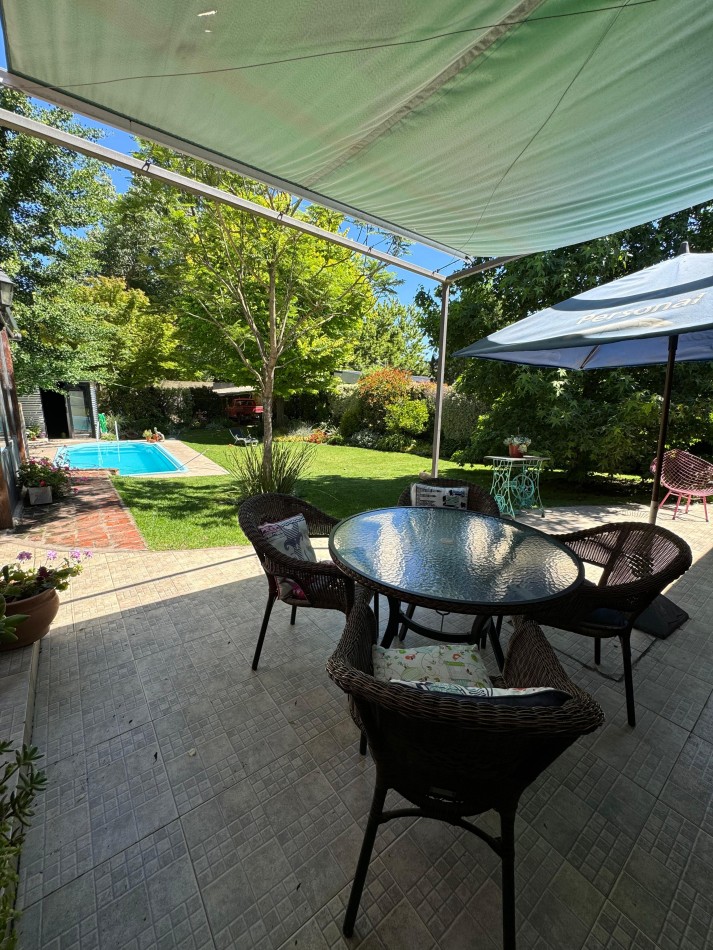 CASA 4 AMBIENTES EN LOTE PROPIO CON PILETA CLIMATIZADA
