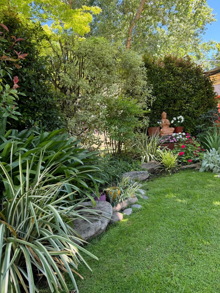 CASA 4 AMBIENTES EN LOTE PROPIO CON PILETA CLIMATIZADA