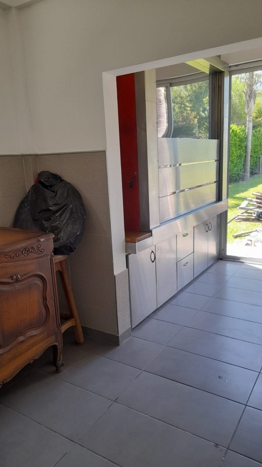 EXCLUSIVA CASA 7 AMBIENTES DE CATEGORIA EN BARRIO PRIVADO VILLAGE DEL PARQUE/HUDSON