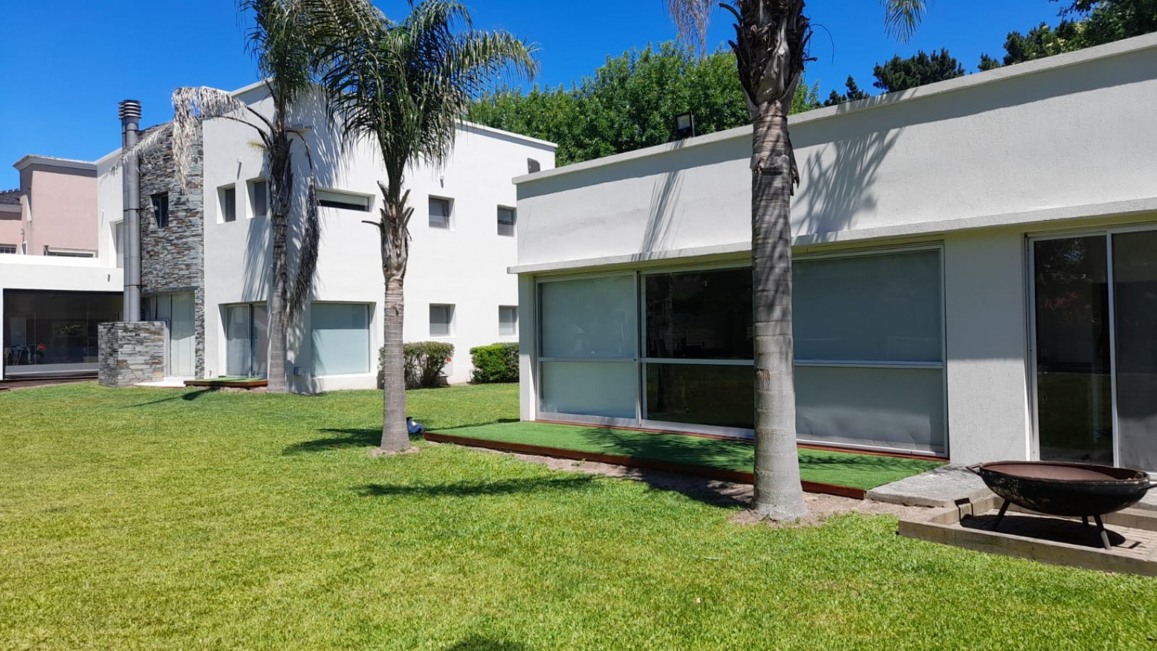 EXCLUSIVA CASA 7 AMBIENTES DE CATEGORIA EN BARRIO PRIVADO VILLAGE DEL PARQUE/HUDSON
