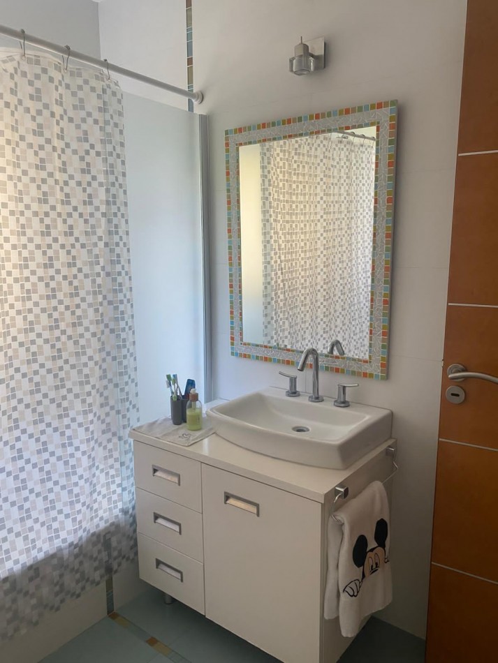 EXCLUSIVA CASA 7 AMBIENTES DE CATEGORIA EN BARRIO PRIVADO VILLAGE DEL PARQUE/HUDSON