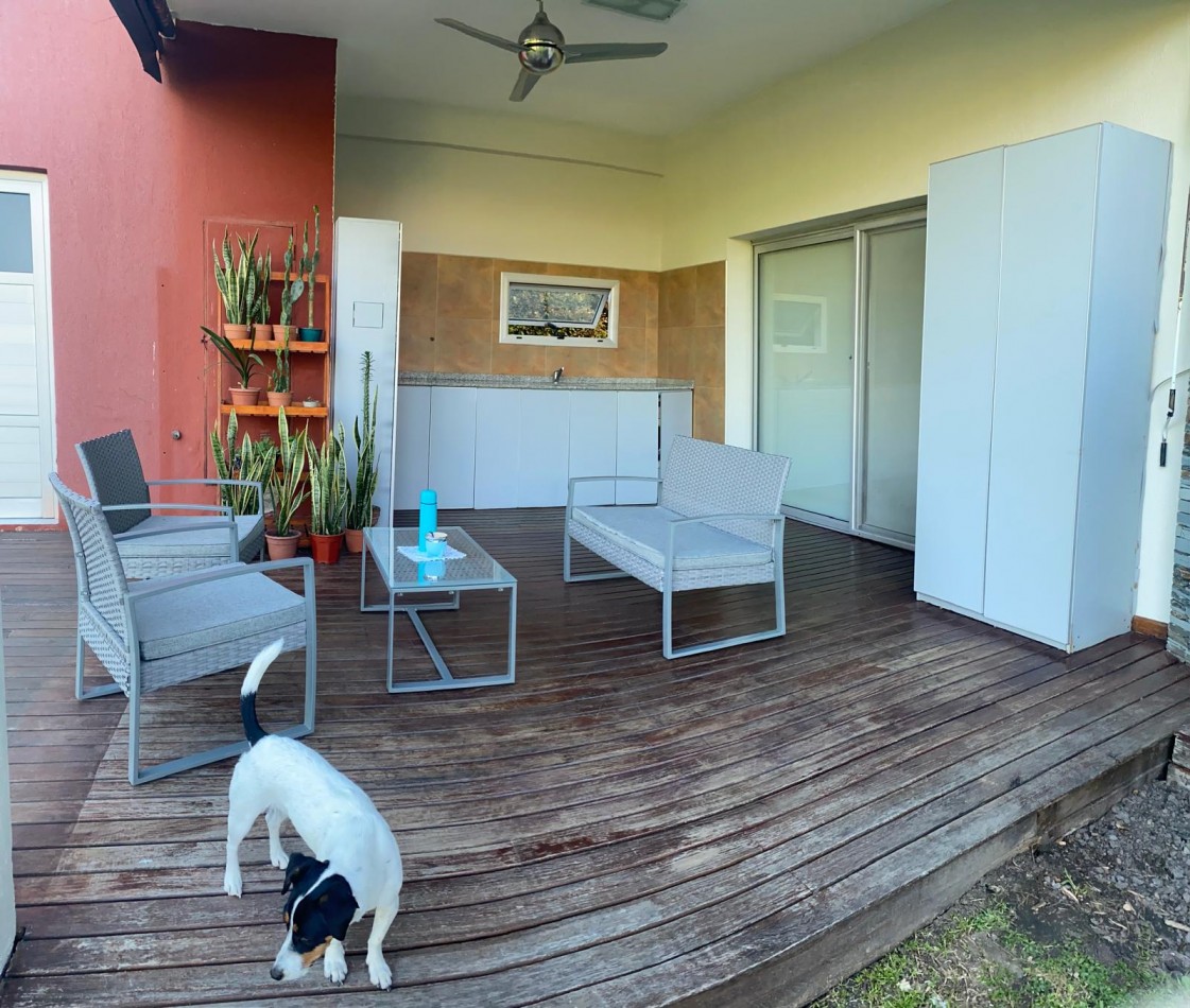 EXCLUSIVA CASA 7 AMBIENTES DE CATEGORIA EN BARRIO PRIVADO VILLAGE DEL PARQUE/HUDSON