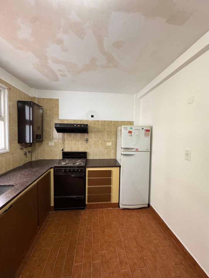 Piso de 3 Ambientes con Balcon a la Calle en Zona Plaza Mitre - Amplios Ambientes y Excelente Ubicacion-OPORTUNIDAD!