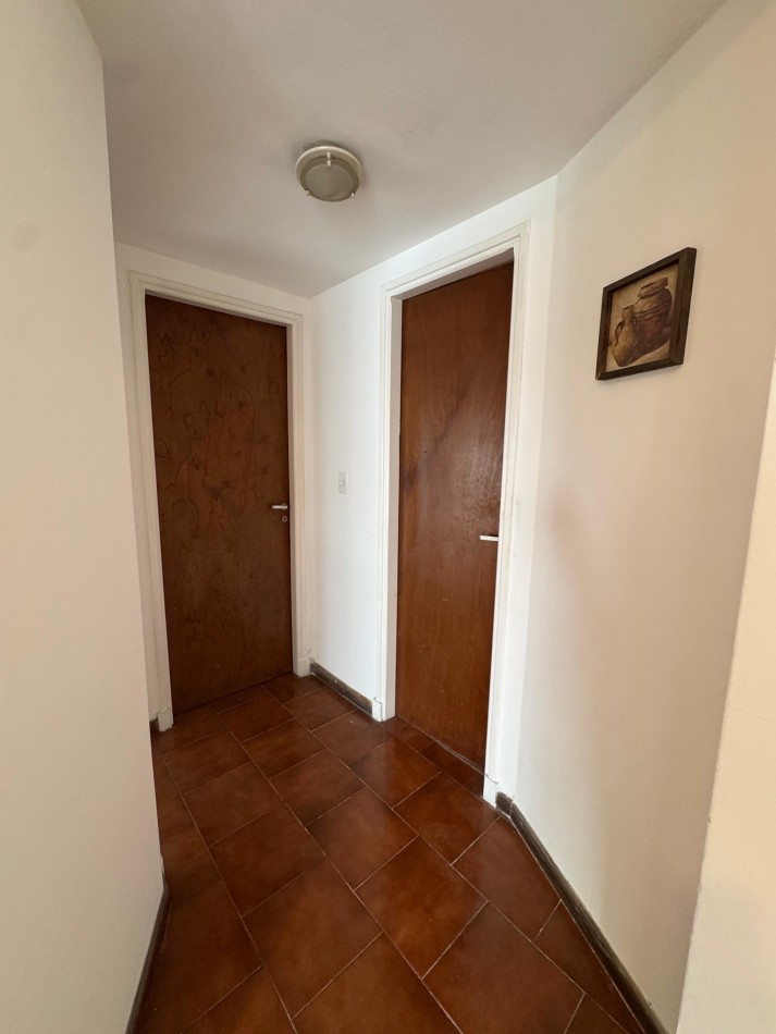 Piso de 3 Ambientes con Balcon a la Calle en Zona Plaza Mitre - Amplios Ambientes y Excelente Ubicacion-OPORTUNIDAD!