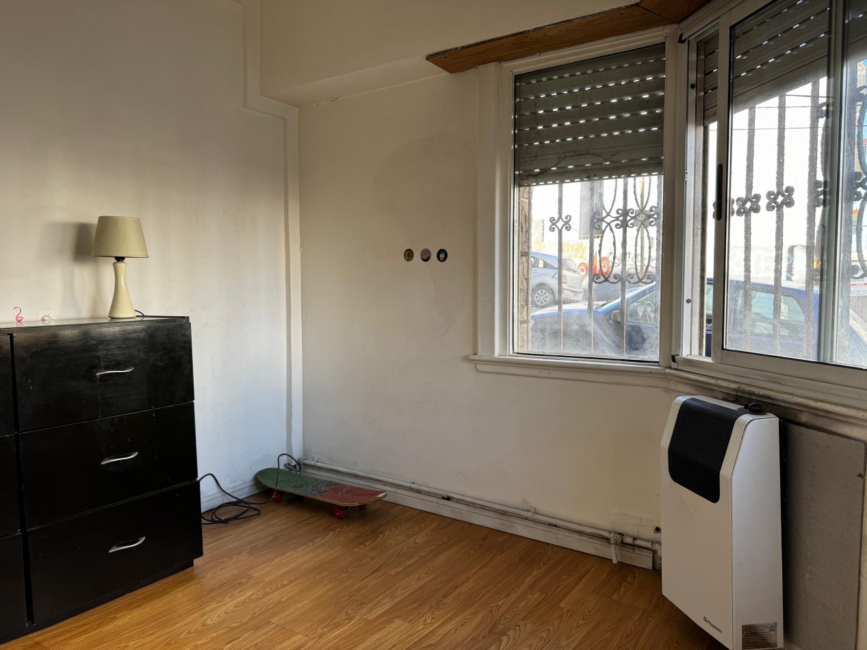 Oportunidad en La Perla Norte - Departamento 3 Ambientes a la Calle