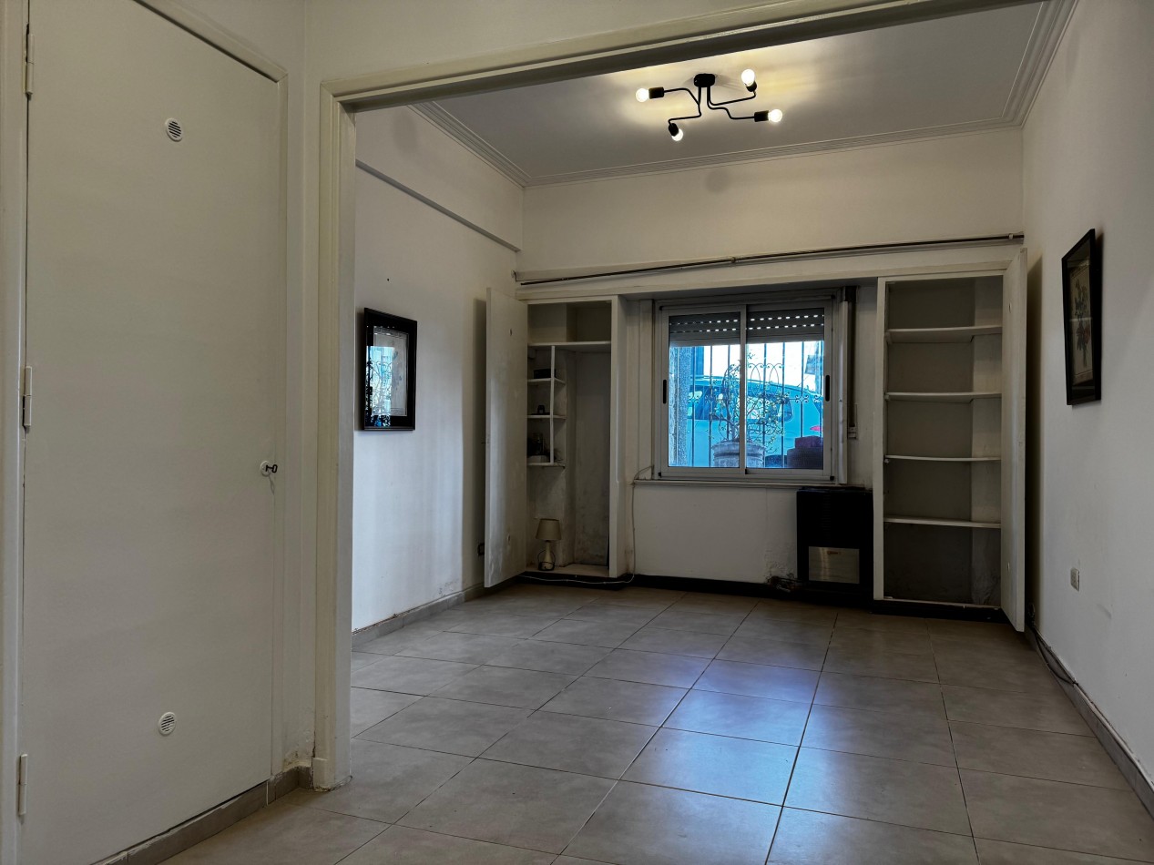 Oportunidad en La Perla Norte - Departamento 3 Ambientes a la Calle