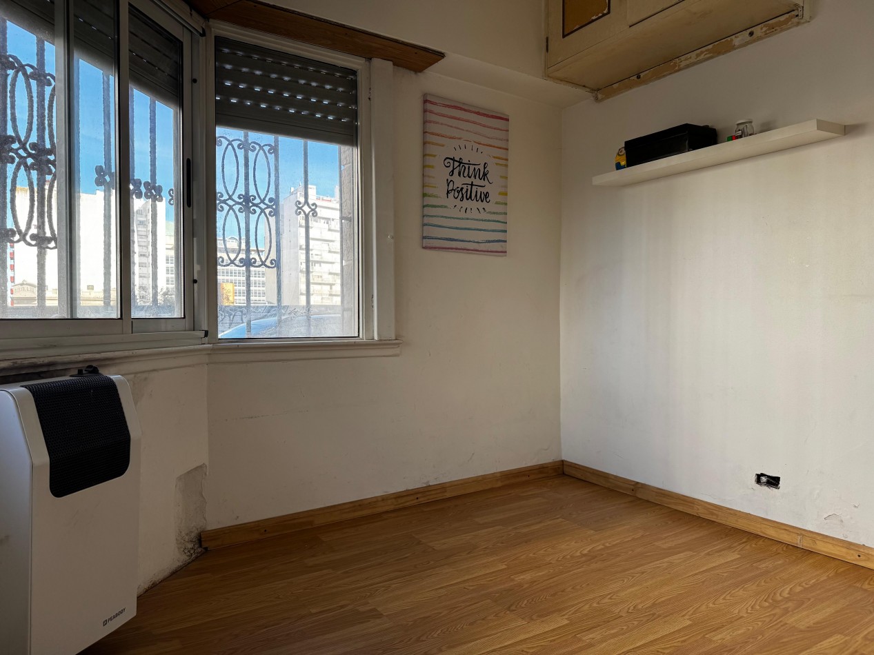 Oportunidad en La Perla Norte - Departamento 3 Ambientes a la Calle