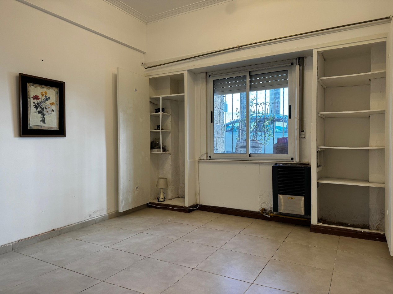 Oportunidad en La Perla Norte - Departamento 3 Ambientes a la Calle
