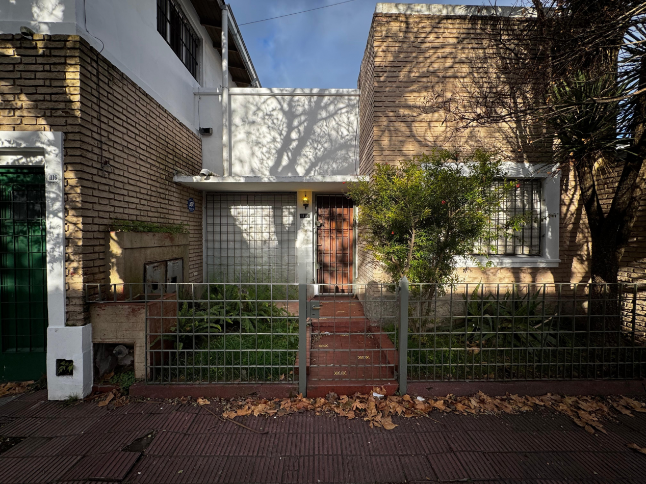 Casa 4 ambientes en ph (al frente totalmente independiente)