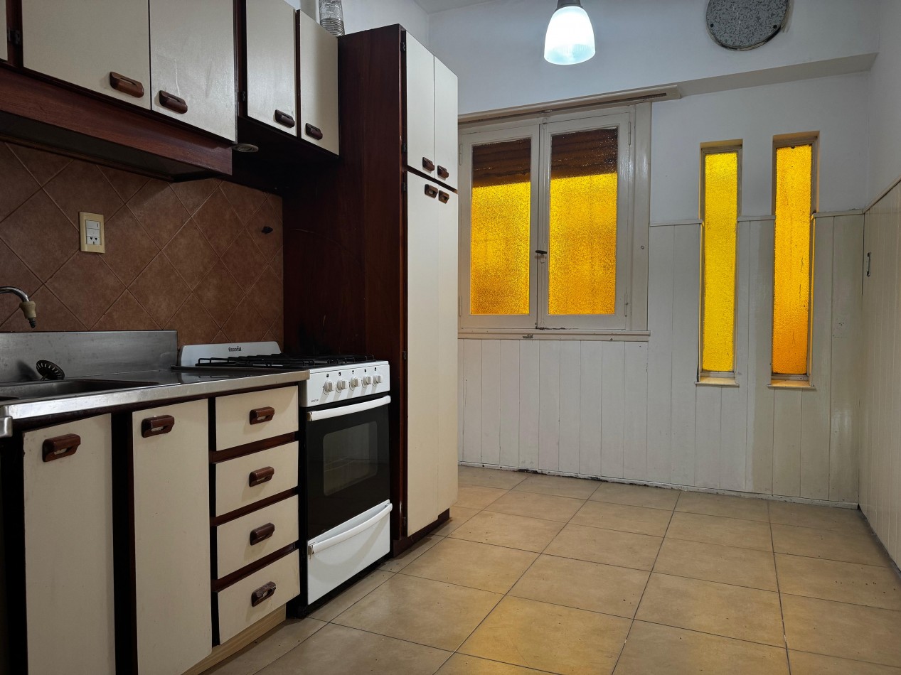 Casa 4 ambientes en ph (al frente totalmente independiente)