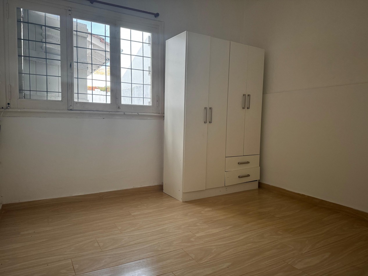 Casa 4 ambientes en ph (al frente totalmente independiente)
