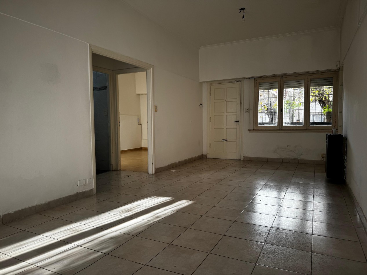 Casa 4 ambientes en ph (al frente totalmente independiente)