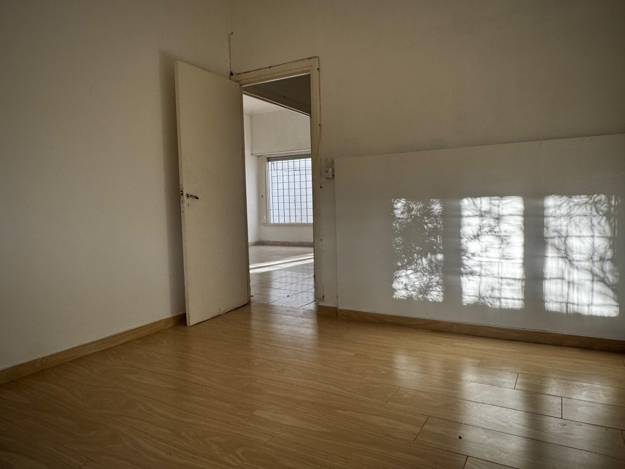 Casa 4 ambientes en ph (al frente totalmente independiente)