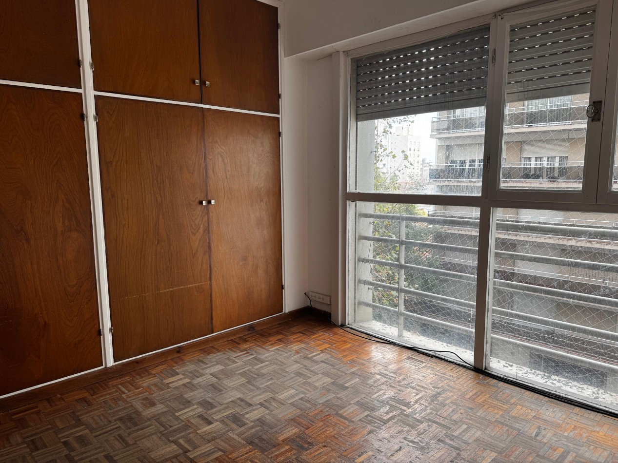 PISO 3 AMBIENTES CON BALCON A LA CALLE EN ZONA PLAZA MITRE - APTO CREDITO