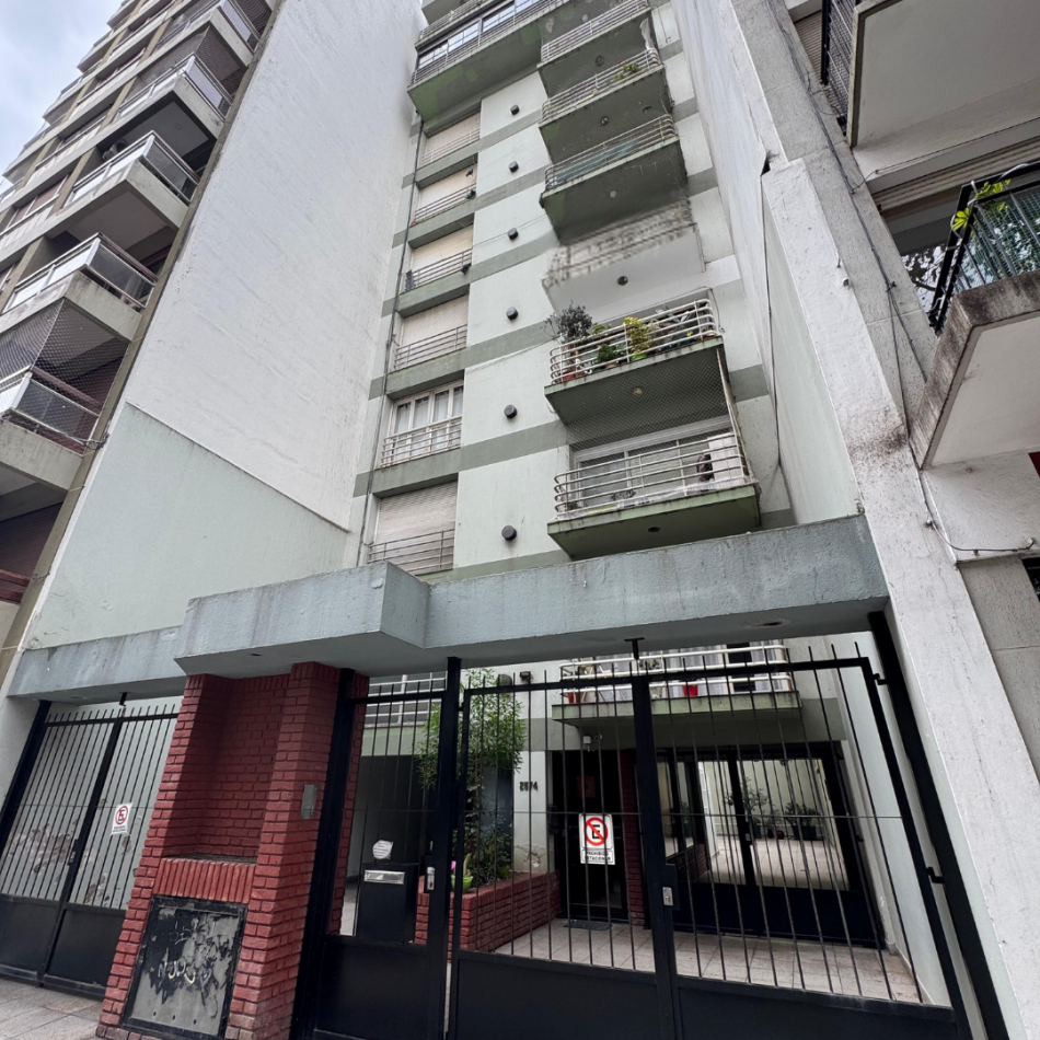 PISO 3 AMBIENTES CON BALCON A LA CALLE EN ZONA PLAZA MITRE - APTO CREDITO