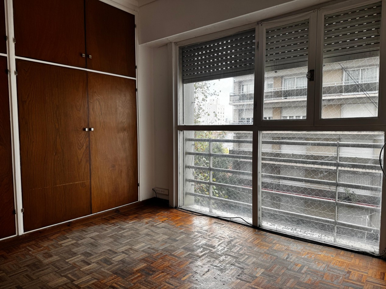 PISO 3 AMBIENTES CON BALCON A LA CALLE EN ZONA PLAZA MITRE - APTO CREDITO