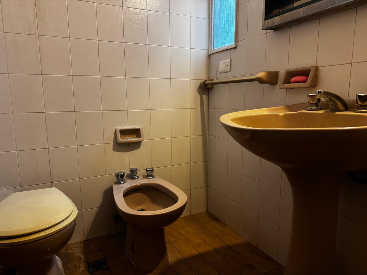 PISO 3 AMBIENTES CON BALCON A LA CALLE EN ZONA PLAZA MITRE - APTO CREDITO