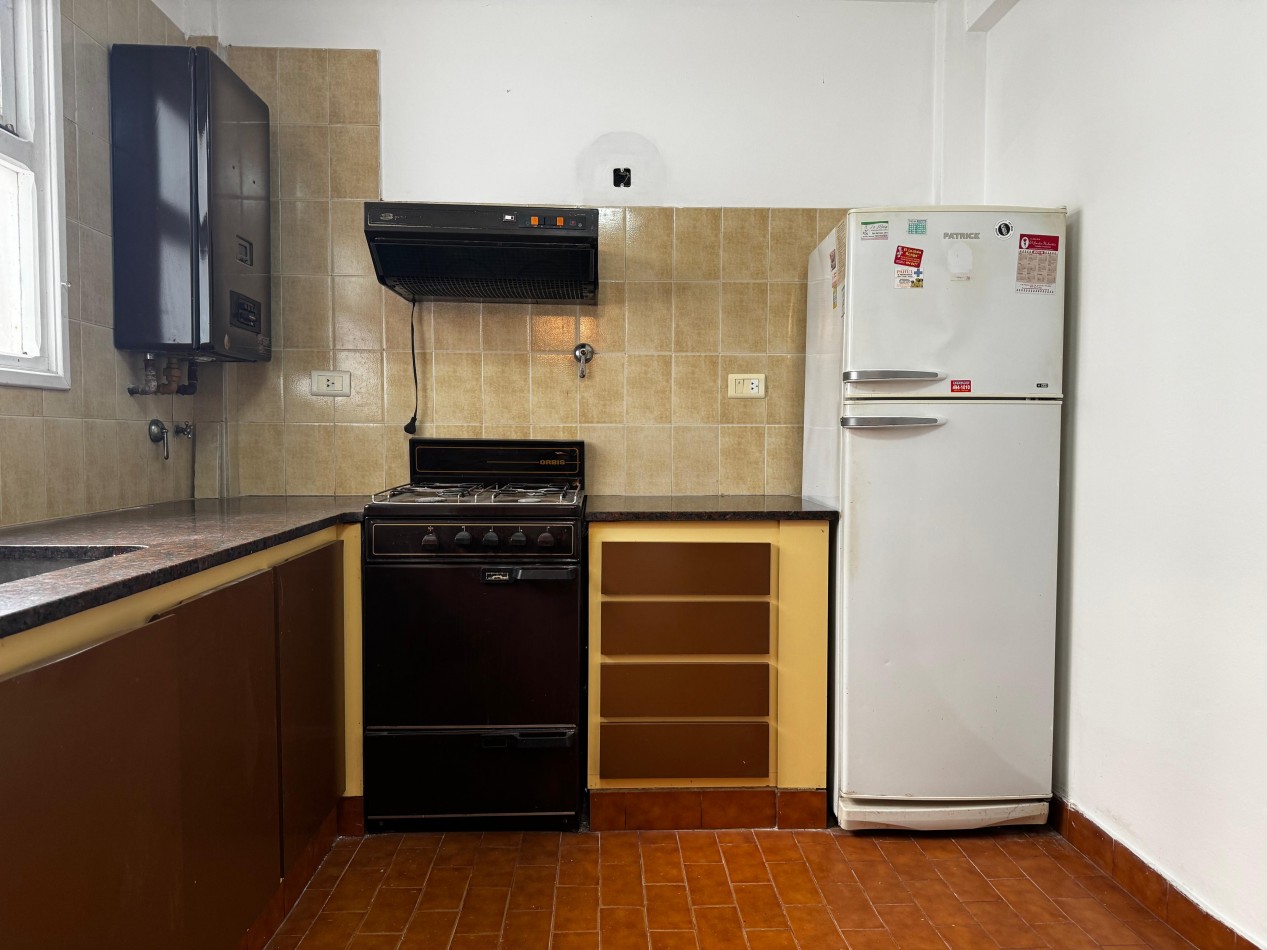 PISO 3 AMBIENTES CON BALCON A LA CALLE EN ZONA PLAZA MITRE - APTO CREDITO