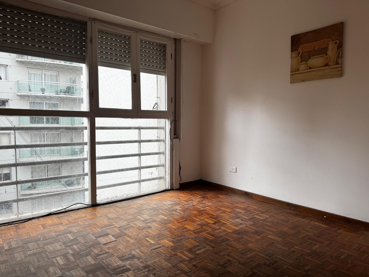 PISO 3 AMBIENTES CON BALCON A LA CALLE EN ZONA PLAZA MITRE - APTO CREDITO