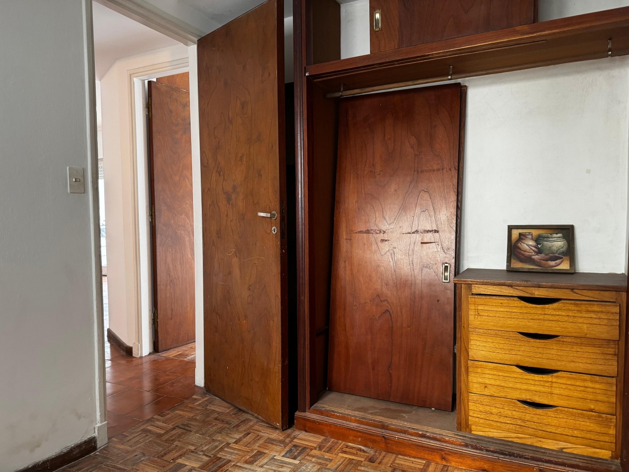 PISO 3 AMBIENTES CON BALCON A LA CALLE EN ZONA PLAZA MITRE - APTO CREDITO