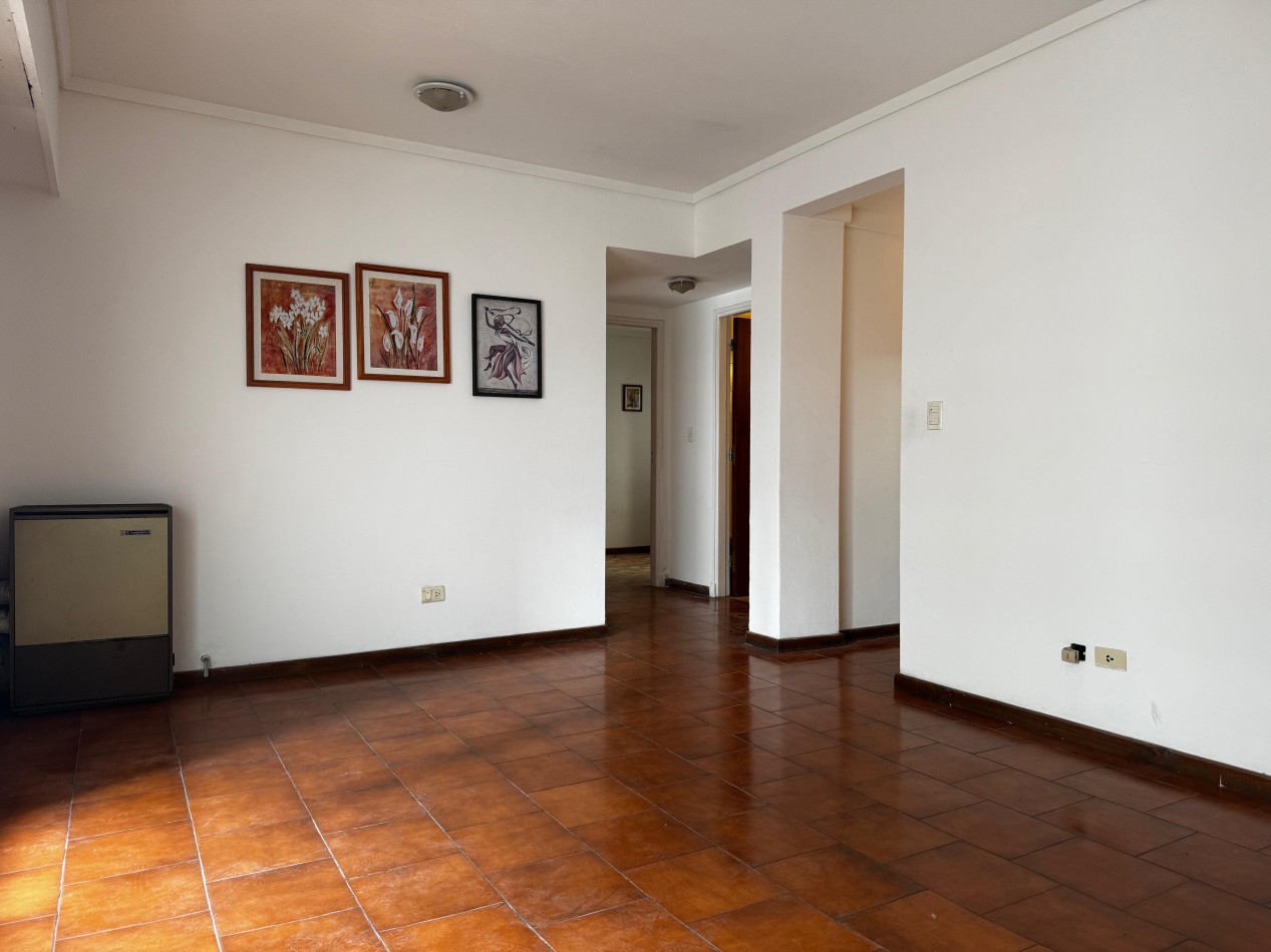 PISO 3 AMBIENTES CON BALCON A LA CALLE EN ZONA PLAZA MITRE - APTO CREDITO
