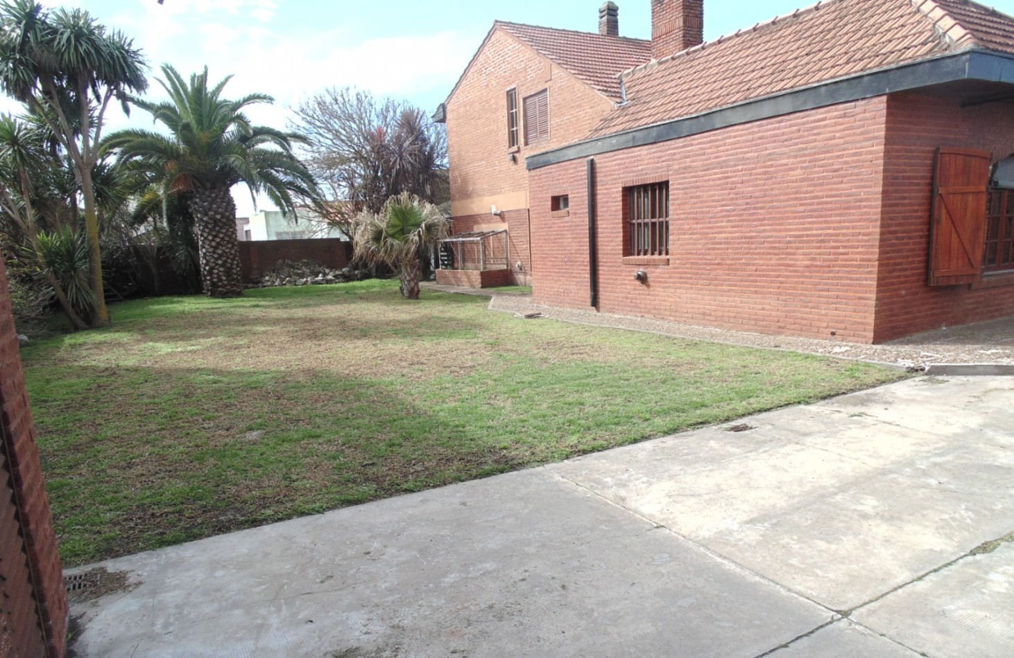 OPORTUNIDAD CHALET 5 AMBIENTES EN SANTA CLARA DEL MAR CON GRAN PARQUE A 100 METROS DEL MAR - QUINCHO/COCHERA DOBLE/LAVADERO/DEPENDENCIA/DOBLE LOTE