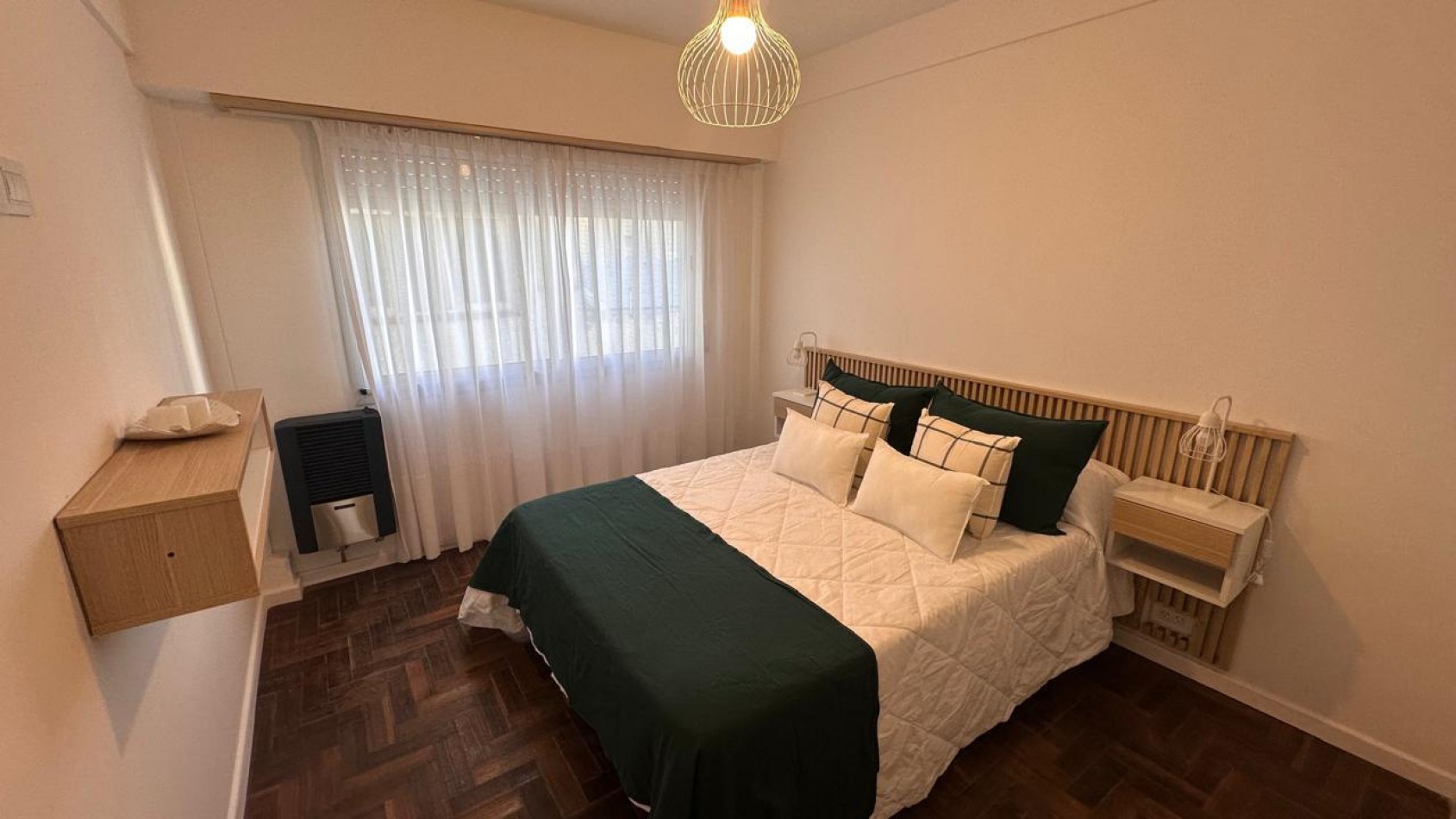 DOS AMBIENTES EXTERNOS CON BALCON, A NUEVO, AMOBLADO Y DECORADO.