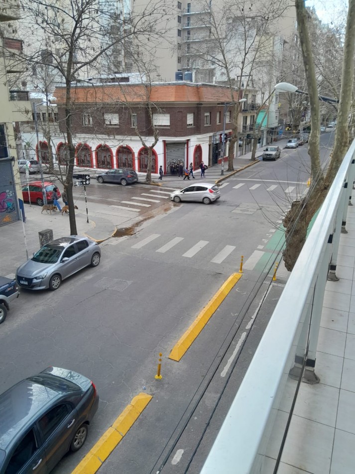 3 AMB.EXTERNOS, BALCON Y PATIO. 2 BAÑOS. PLAZA MITRE.