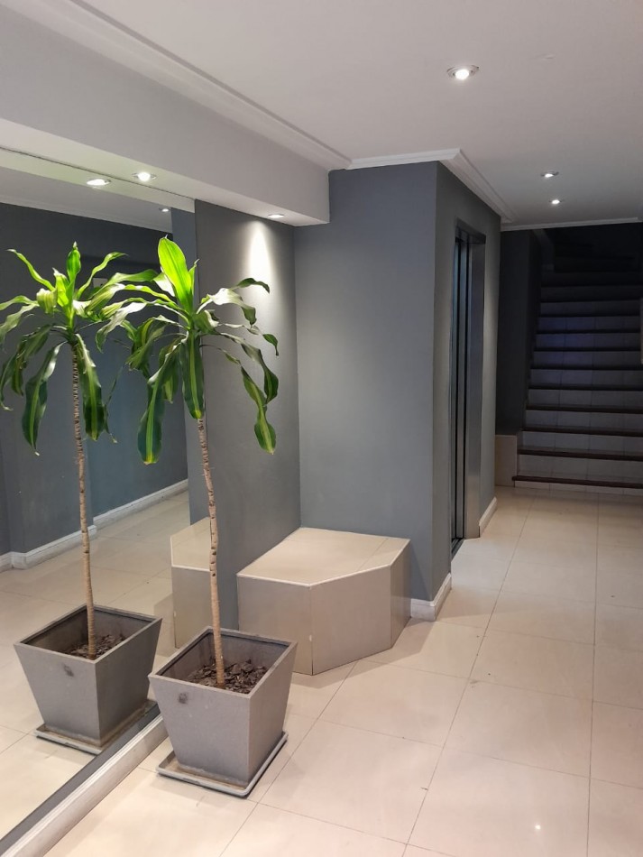 3 AMB.EXTERNOS, BALCON Y PATIO. 2 BAÑOS. PLAZA MITRE.