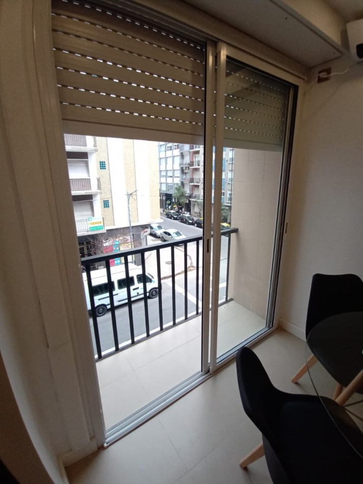 MONOAMBIENTE EXTERNO CON BALCON.AMOBLADO.