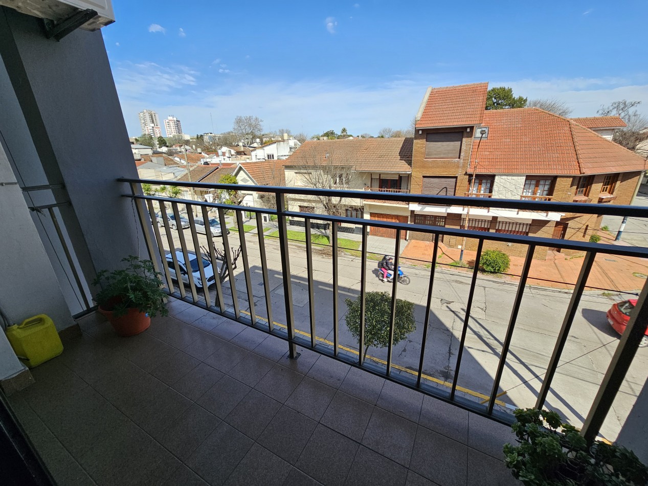 DEPARTAMENTO 3 AMBIENTES CON BALCON AL FRENTE