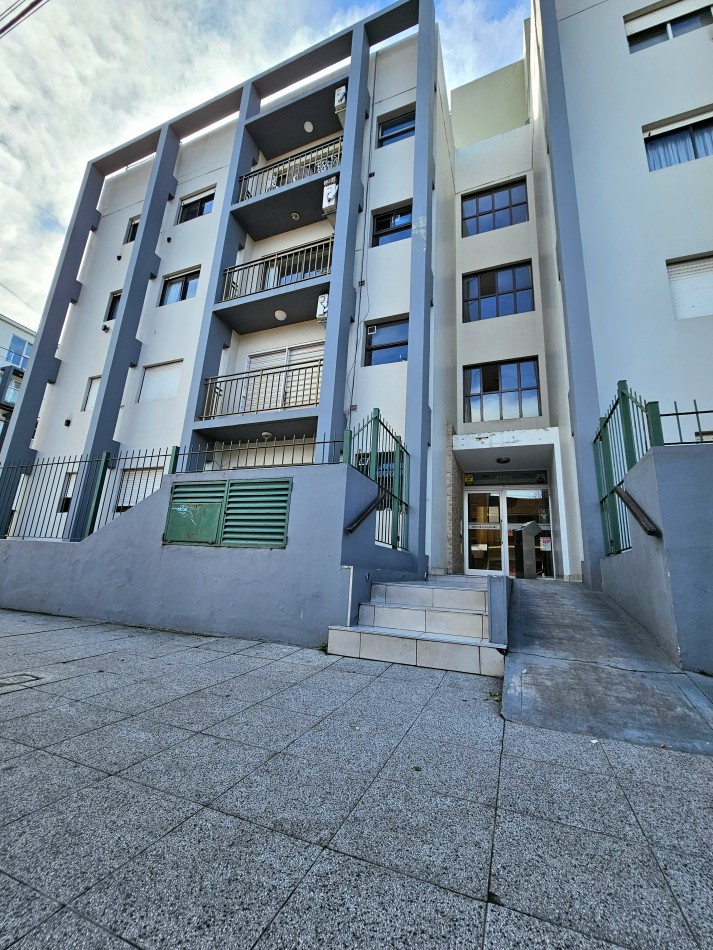 DEPARTAMENTO 3 AMBIENTES CON BALCON AL FRENTE