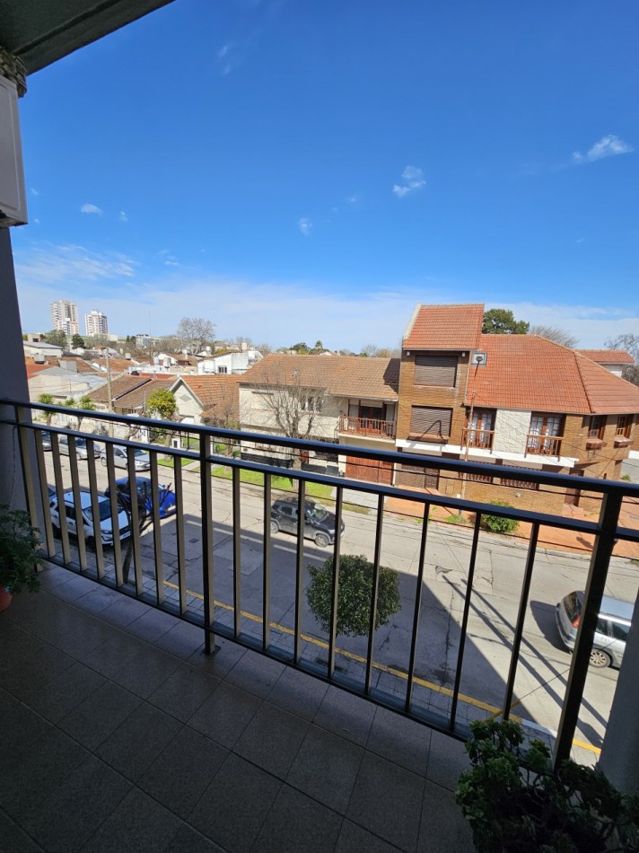 DEPARTAMENTO 3 AMBIENTES CON BALCON AL FRENTE